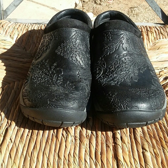 merrell black leather clogs